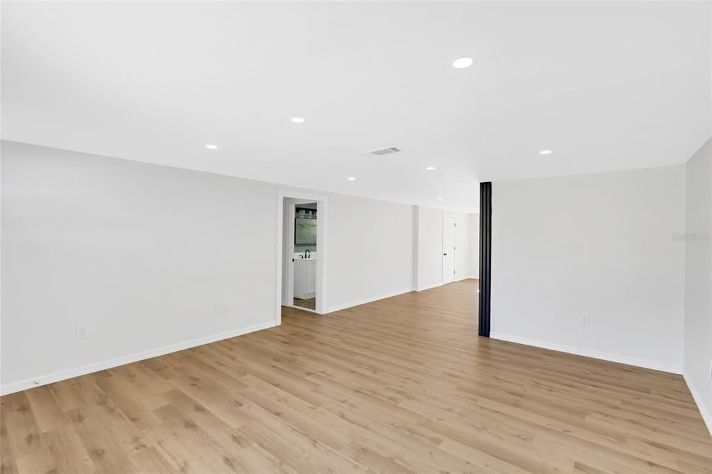 For Sale: $390,000 (3 beds, 2 baths, 1269 Square Feet)