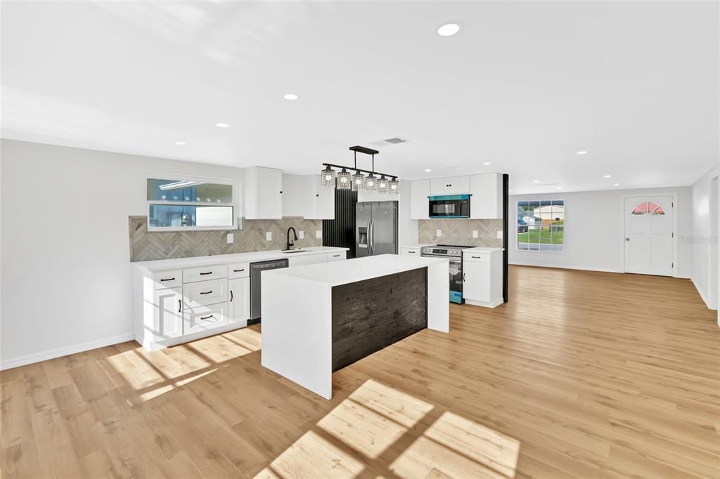 For Sale: $390,000 (3 beds, 2 baths, 1269 Square Feet)