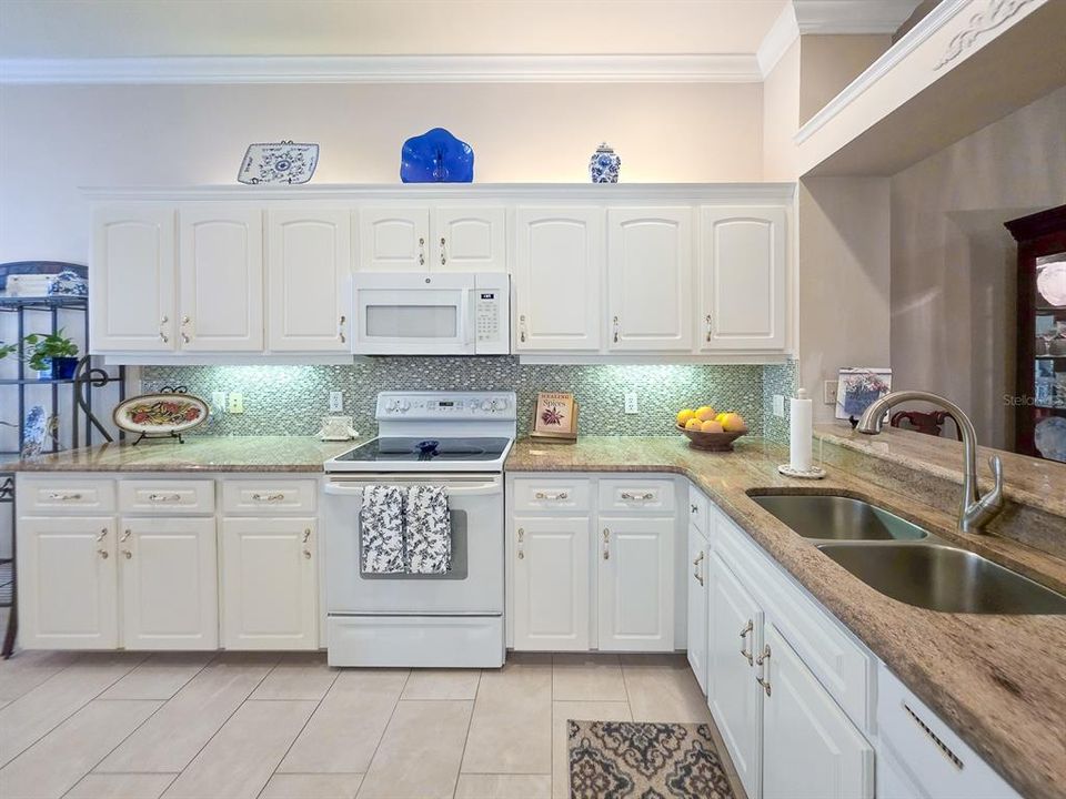 For Sale: $330,000 (3 beds, 2 baths, 1684 Square Feet)