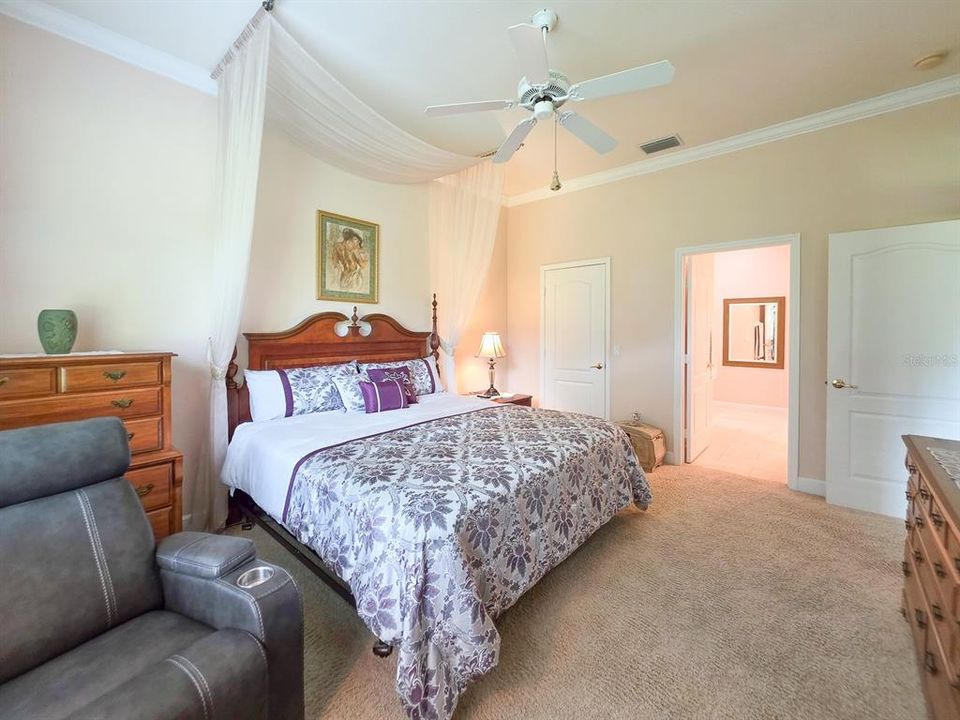 For Sale: $330,000 (3 beds, 2 baths, 1684 Square Feet)