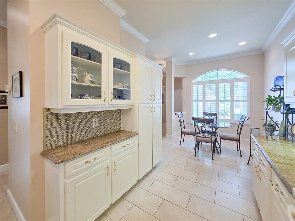 For Sale: $330,000 (3 beds, 2 baths, 1684 Square Feet)