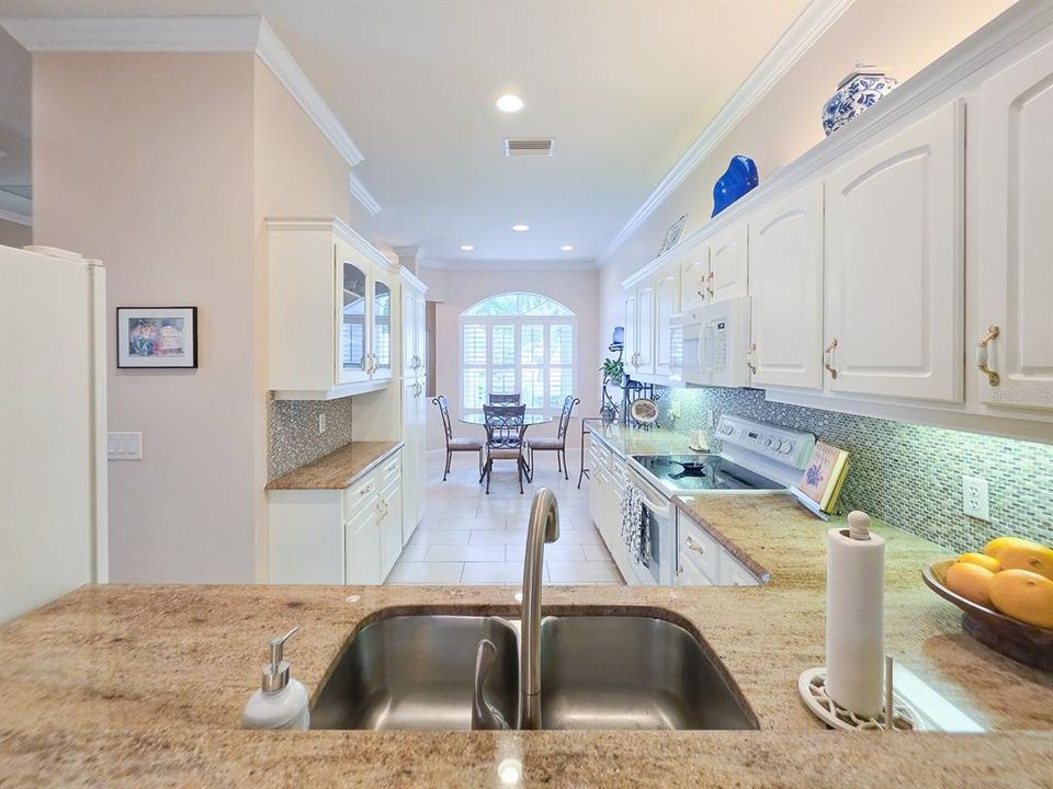 For Sale: $330,000 (3 beds, 2 baths, 1684 Square Feet)