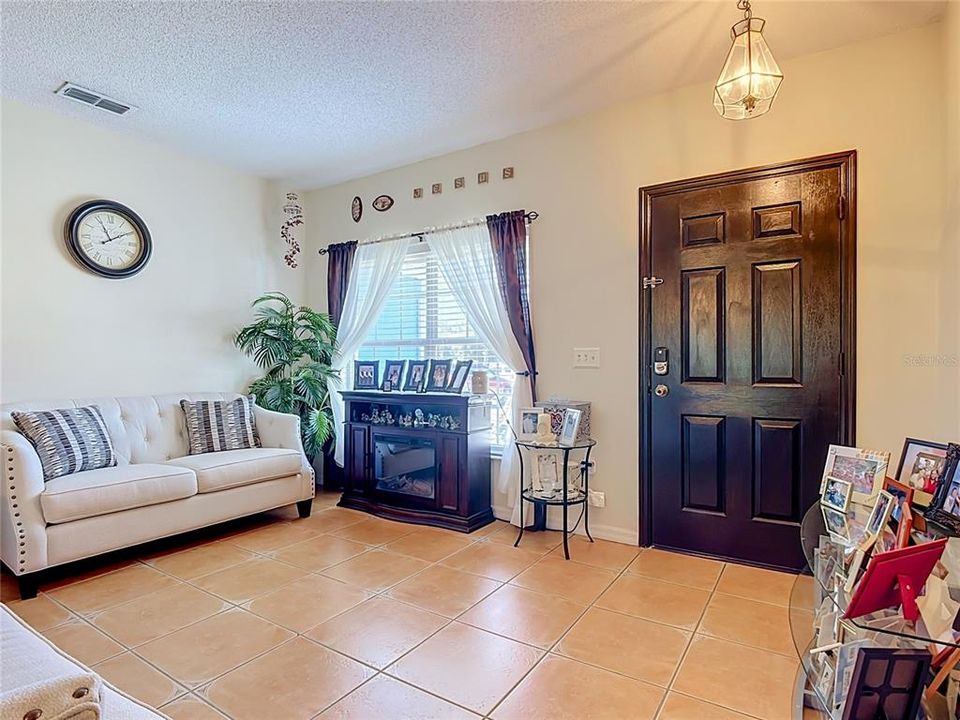 На продажу: $275,000 (3 спален, 2 ванн, 1608 Квадратных фут)