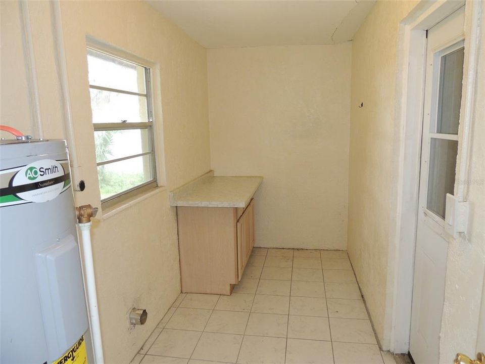 For Sale: $205,000 (3 beds, 1 baths, 1032 Square Feet)