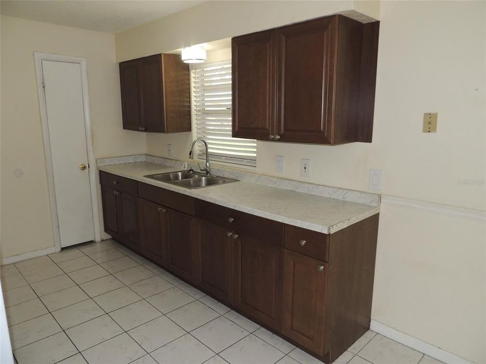 For Sale: $205,000 (3 beds, 1 baths, 1032 Square Feet)