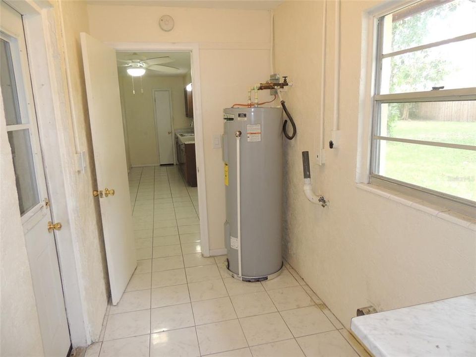For Sale: $205,000 (3 beds, 1 baths, 1032 Square Feet)