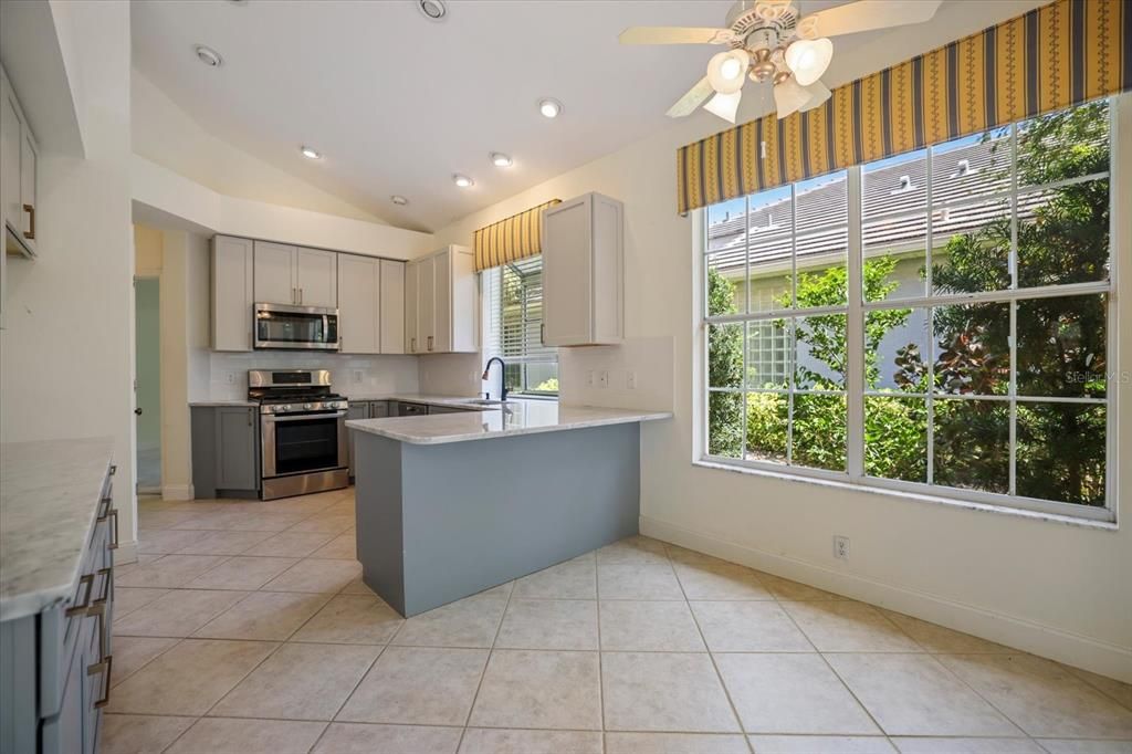 For Sale: $545,000 (3 beds, 2 baths, 1721 Square Feet)