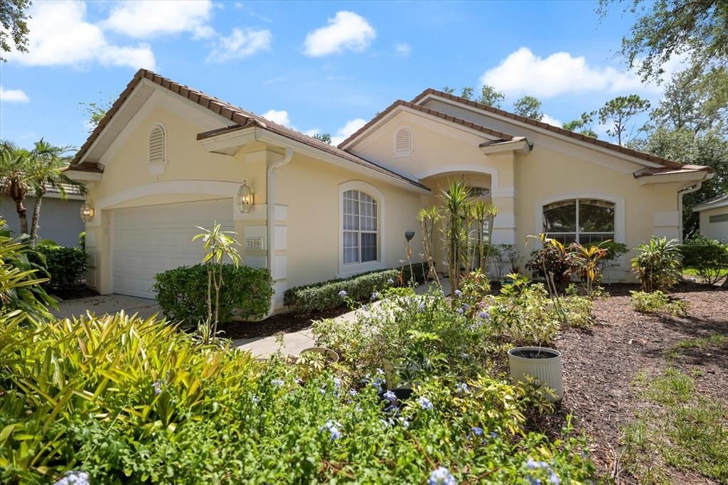 For Sale: $545,000 (3 beds, 2 baths, 1721 Square Feet)