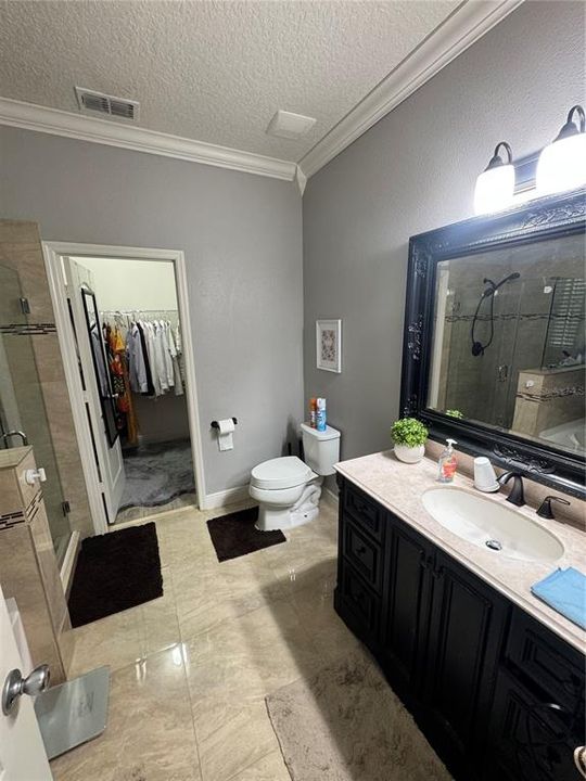 For Rent: $2,500 (4 beds, 2 baths, 2094 Square Feet)
