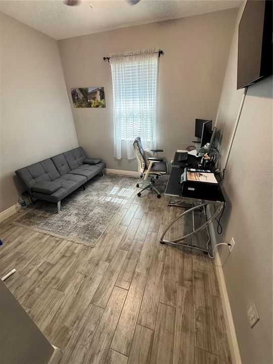 For Rent: $2,500 (4 beds, 2 baths, 2094 Square Feet)