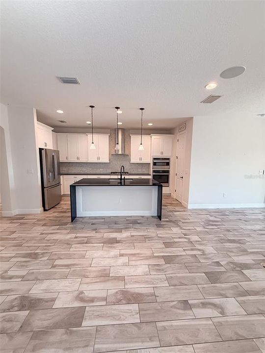 For Rent: $3,500 (3 beds, 3 baths, 2086 Square Feet)
