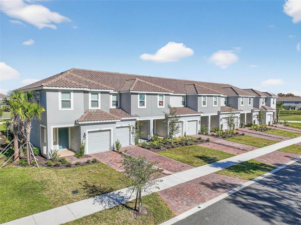 For Rent: $2,200 (3 beds, 2 baths, 1550 Square Feet)