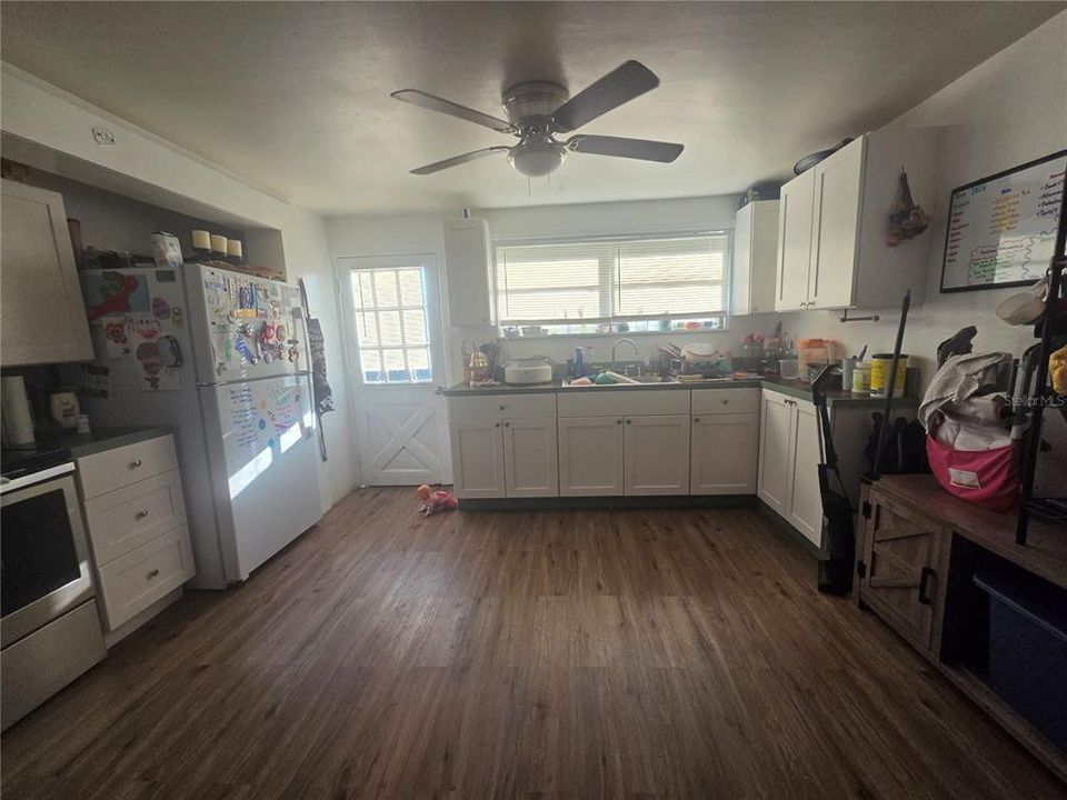 For Sale: $259,900 (3 beds, 2 baths, 1135 Square Feet)