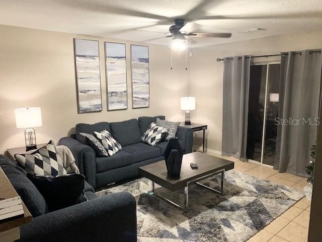 For Rent: $1,600 (1 beds, 1 baths, 734 Square Feet)