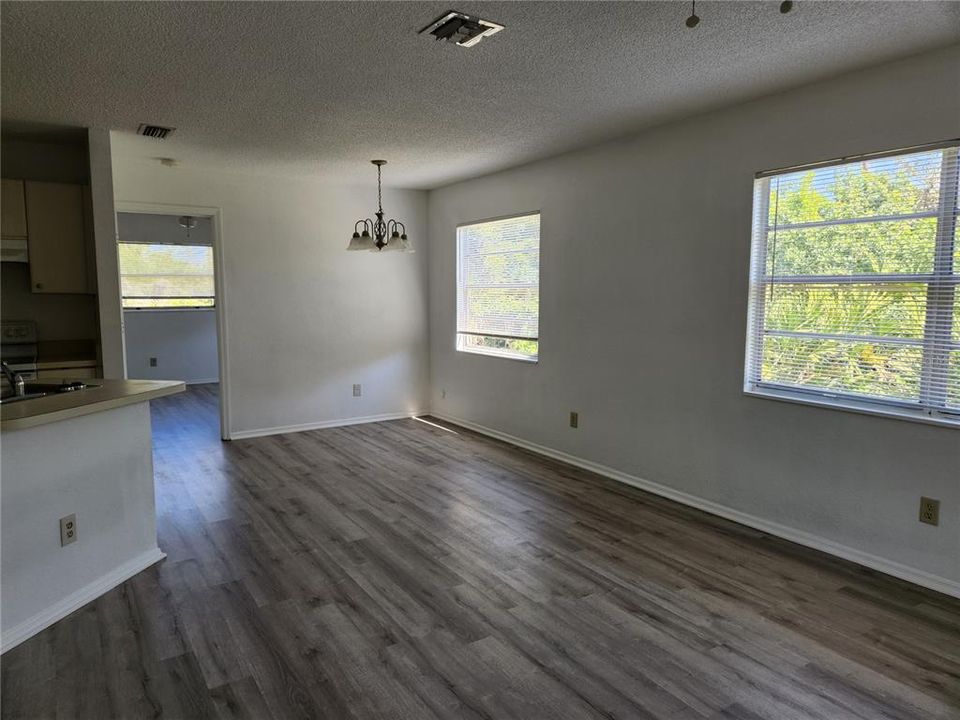 For Rent: $1,600 (3 beds, 2 baths, 1065 Square Feet)