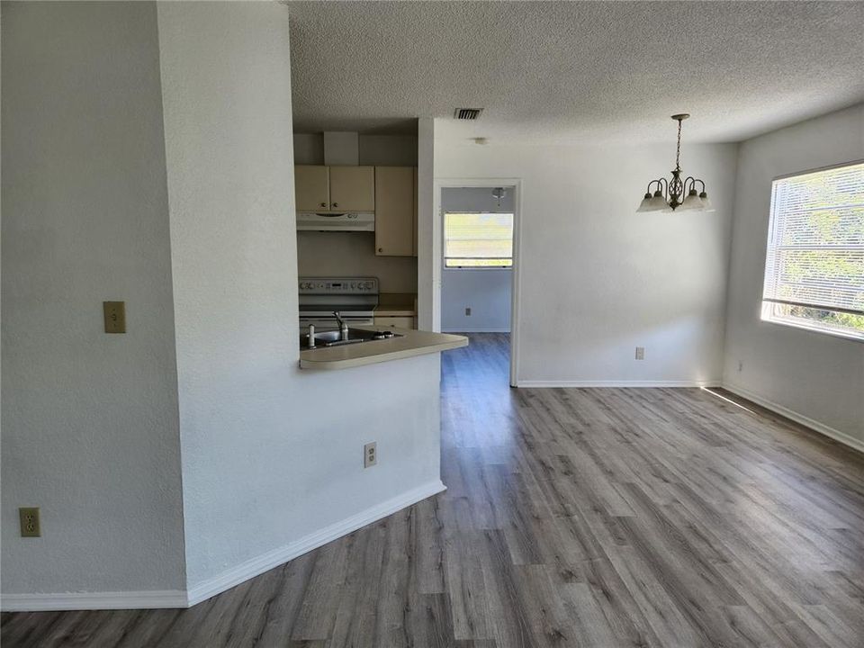 For Rent: $1,600 (3 beds, 2 baths, 1065 Square Feet)