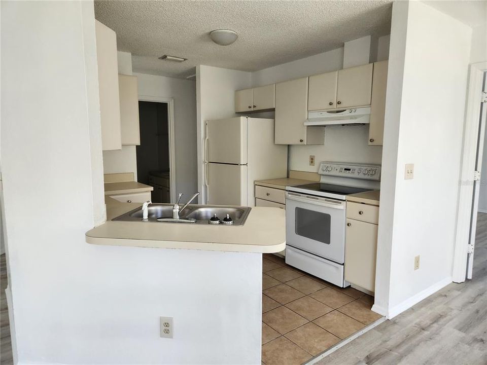 For Rent: $1,600 (3 beds, 2 baths, 1065 Square Feet)