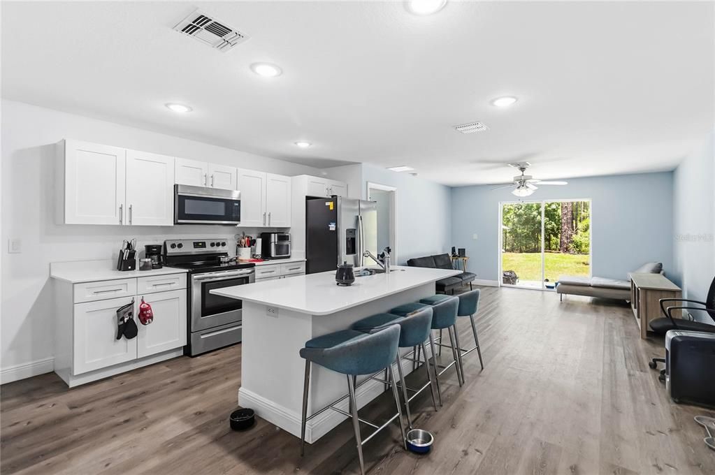 For Sale: $330,000 (3 beds, 2 baths, 1270 Square Feet)