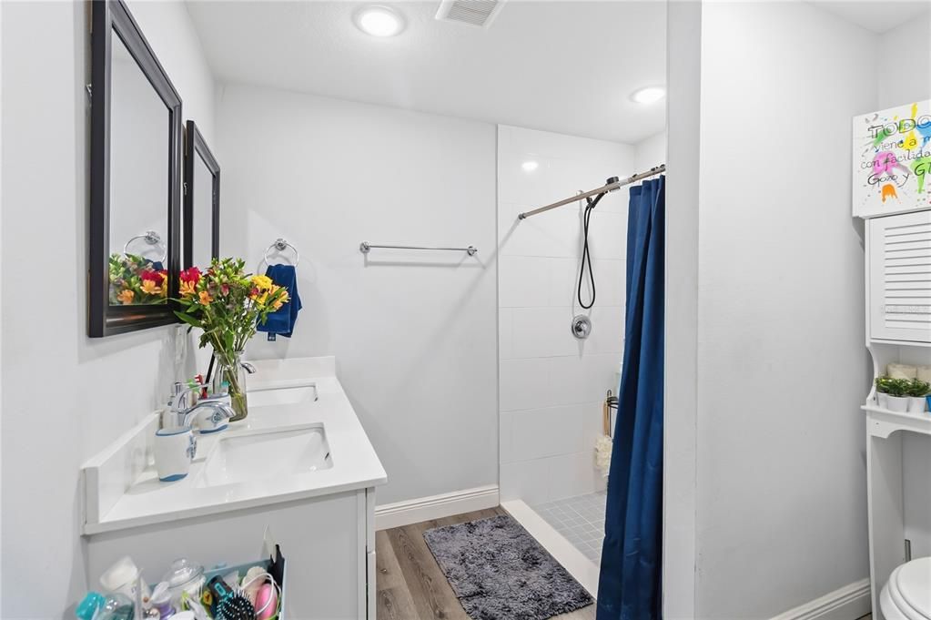 For Sale: $330,000 (3 beds, 2 baths, 1270 Square Feet)