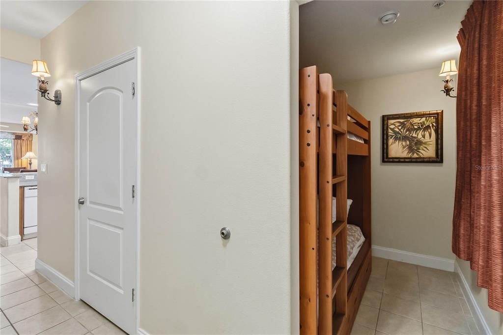 For Sale: $308,000 (2 beds, 2 baths, 1169 Square Feet)