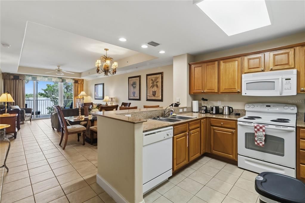 For Sale: $308,000 (2 beds, 2 baths, 1169 Square Feet)