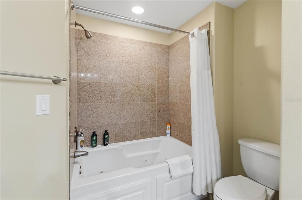 For Sale: $308,000 (2 beds, 2 baths, 1169 Square Feet)