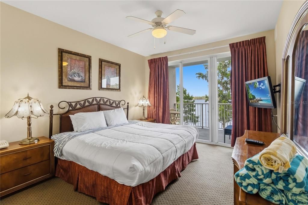 For Sale: $308,000 (2 beds, 2 baths, 1169 Square Feet)