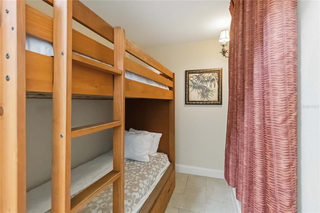 For Sale: $308,000 (2 beds, 2 baths, 1169 Square Feet)
