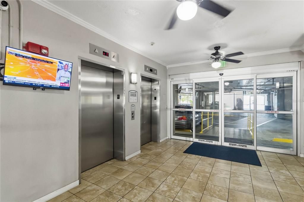 For Sale: $308,000 (2 beds, 2 baths, 1169 Square Feet)