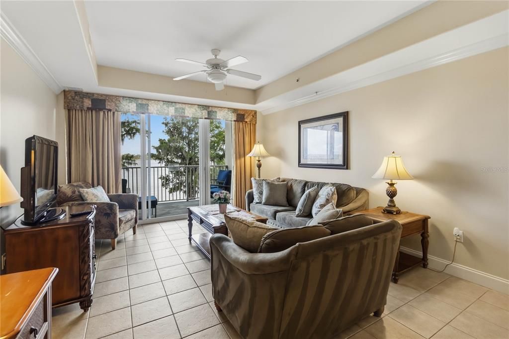 For Sale: $308,000 (2 beds, 2 baths, 1169 Square Feet)