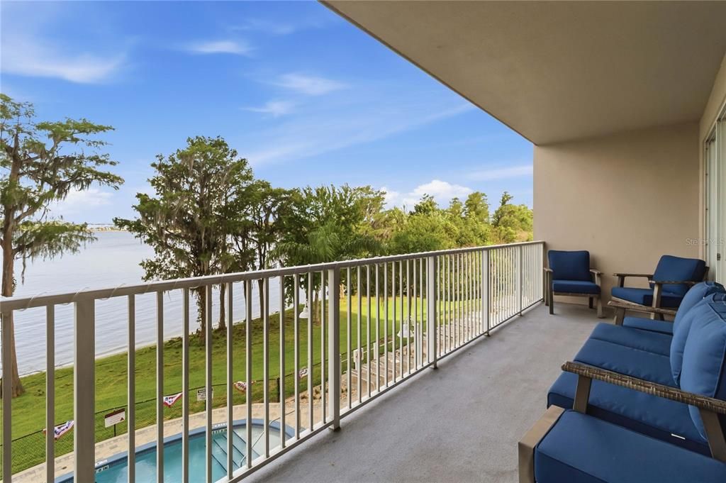 For Sale: $308,000 (2 beds, 2 baths, 1169 Square Feet)