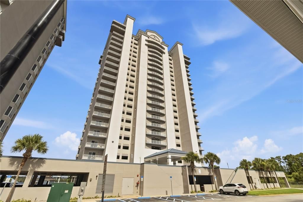 For Sale: $308,000 (2 beds, 2 baths, 1169 Square Feet)