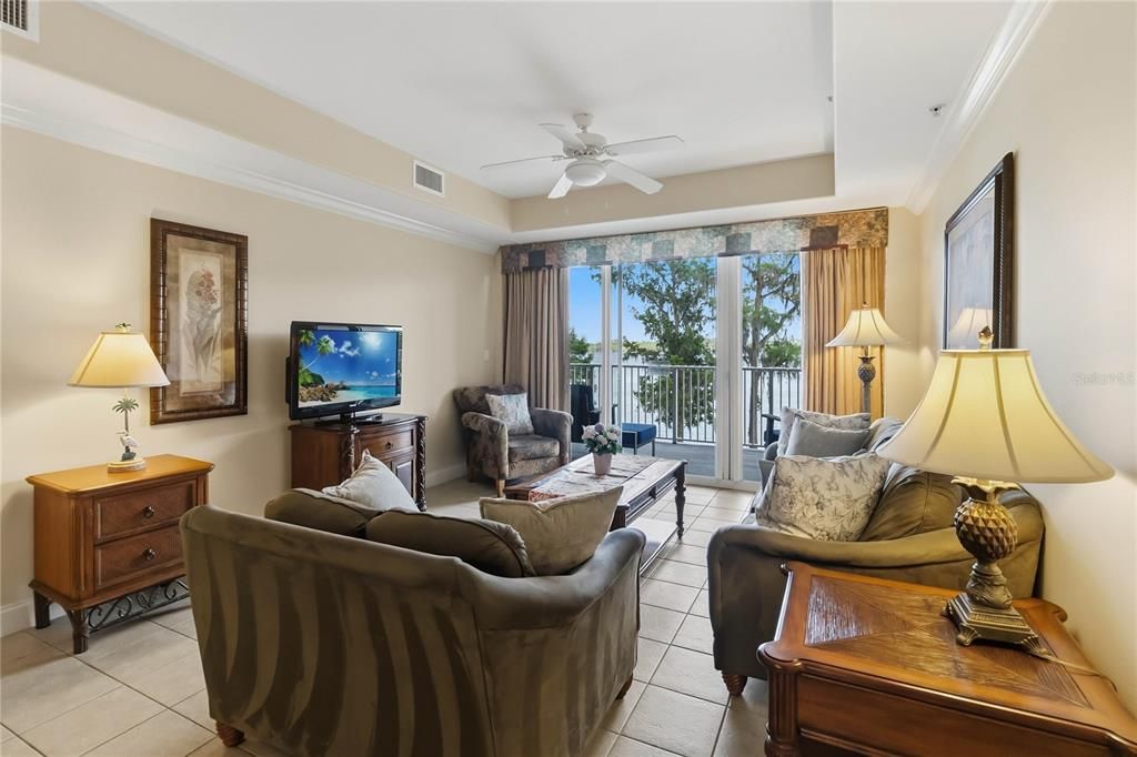 For Sale: $308,000 (2 beds, 2 baths, 1169 Square Feet)