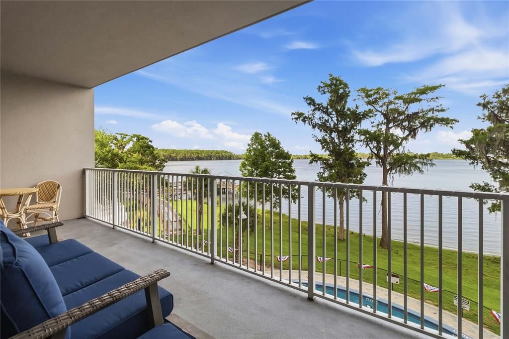 For Sale: $308,000 (2 beds, 2 baths, 1169 Square Feet)