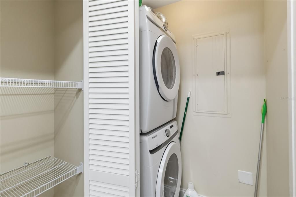 For Sale: $308,000 (2 beds, 2 baths, 1169 Square Feet)