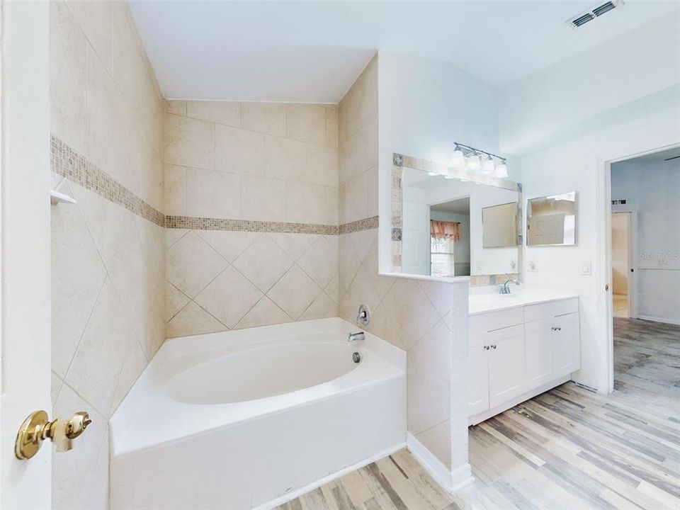 For Sale: $360,000 (3 beds, 2 baths, 1624 Square Feet)