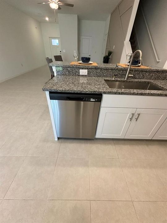 For Rent: $1,890 (3 beds, 2 baths, 1666 Square Feet)