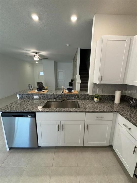 For Rent: $1,890 (3 beds, 2 baths, 1666 Square Feet)