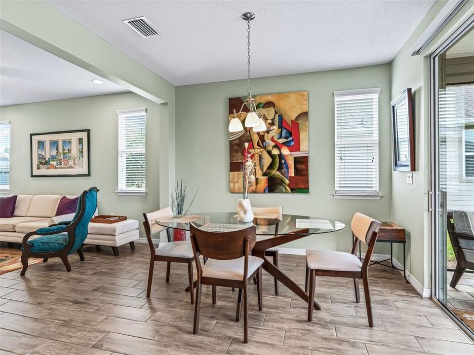 For Sale: $315,000 (2 beds, 2 baths, 1392 Square Feet)