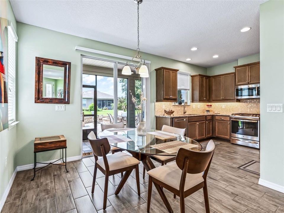 For Sale: $315,000 (2 beds, 2 baths, 1392 Square Feet)