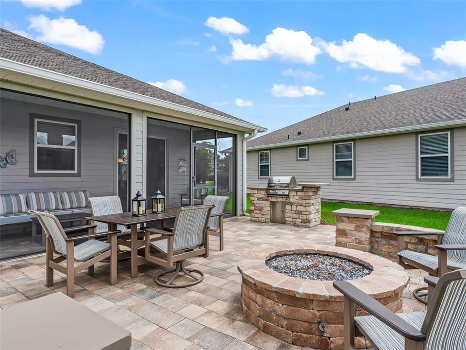 For Sale: $315,000 (2 beds, 2 baths, 1392 Square Feet)