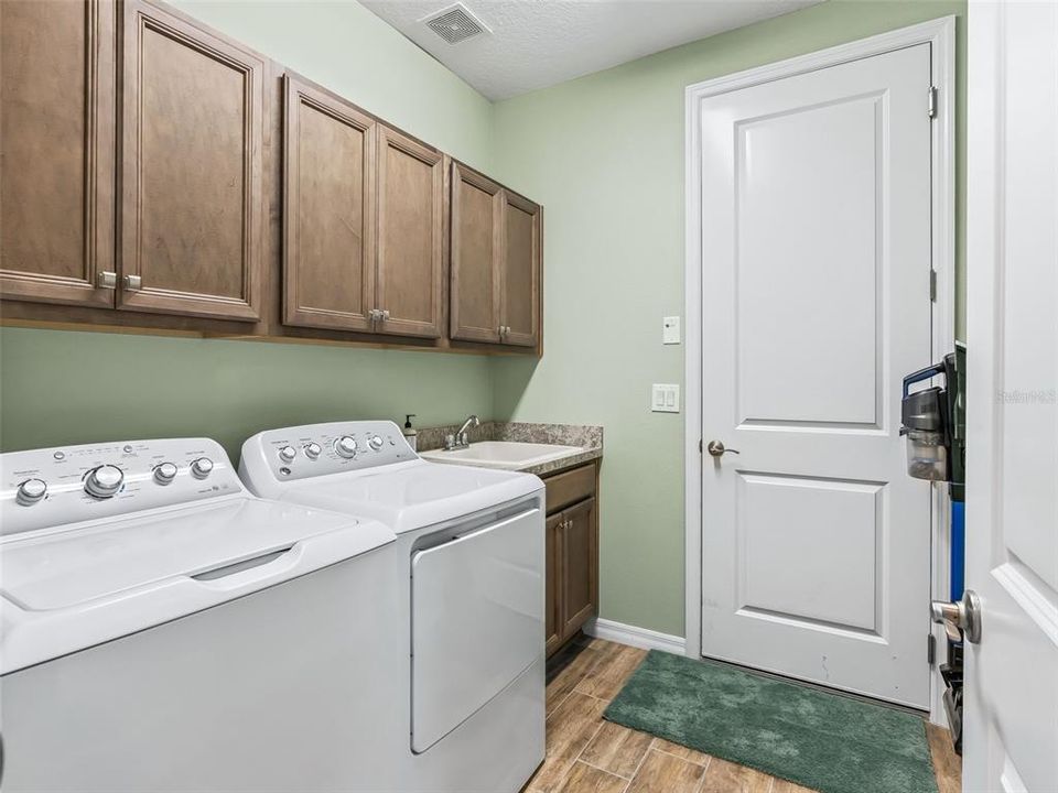 For Sale: $315,000 (2 beds, 2 baths, 1392 Square Feet)