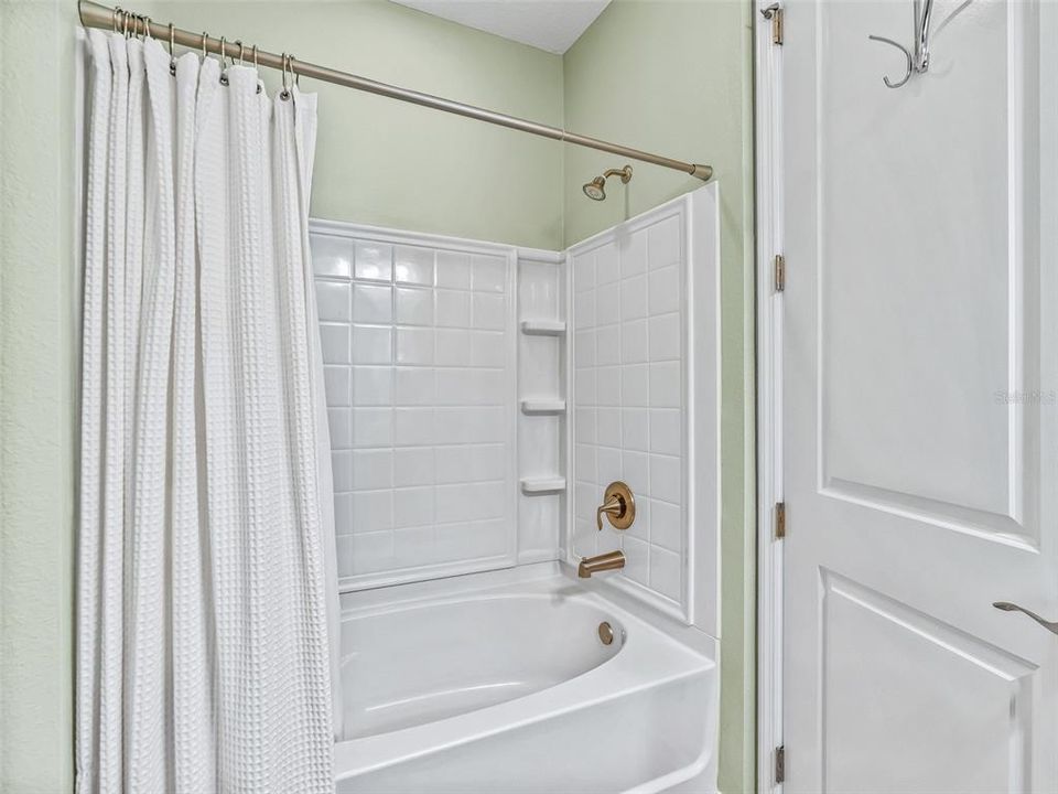 For Sale: $315,000 (2 beds, 2 baths, 1392 Square Feet)