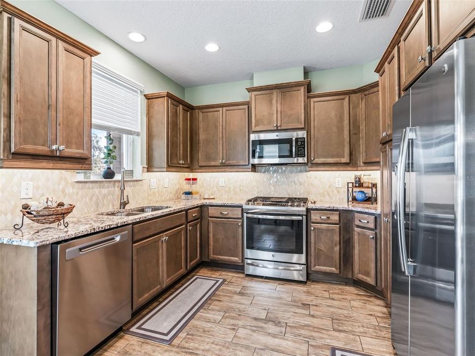 For Sale: $315,000 (2 beds, 2 baths, 1392 Square Feet)