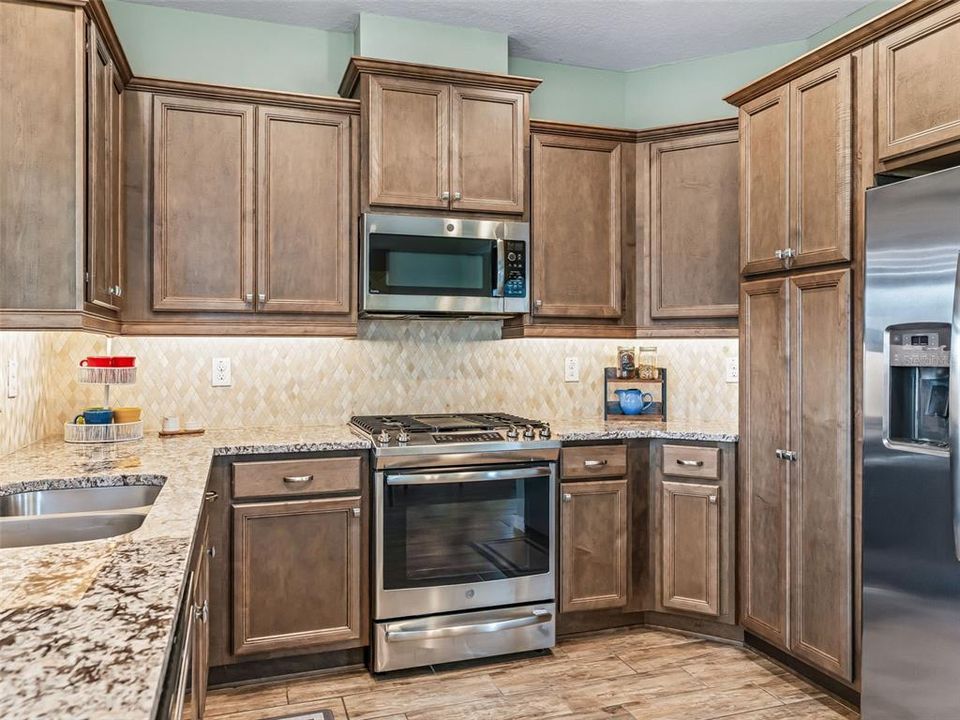 For Sale: $315,000 (2 beds, 2 baths, 1392 Square Feet)