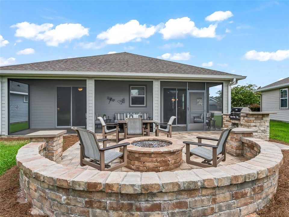 For Sale: $315,000 (2 beds, 2 baths, 1392 Square Feet)