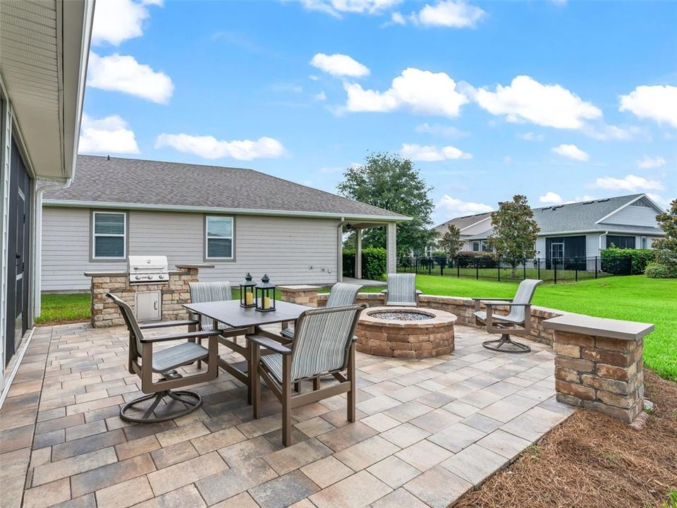 For Sale: $315,000 (2 beds, 2 baths, 1392 Square Feet)