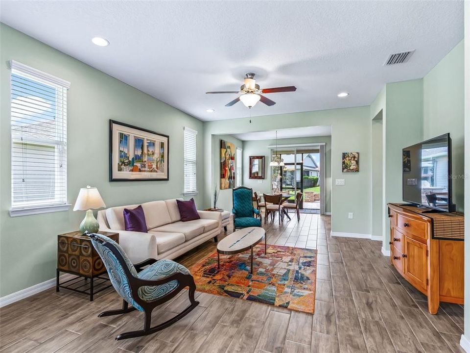For Sale: $315,000 (2 beds, 2 baths, 1392 Square Feet)