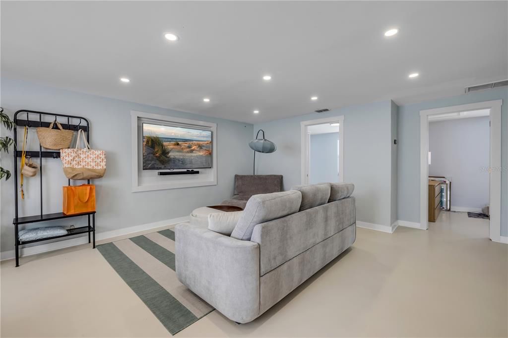 For Sale: $669,000 (3 beds, 2 baths, 1222 Square Feet)