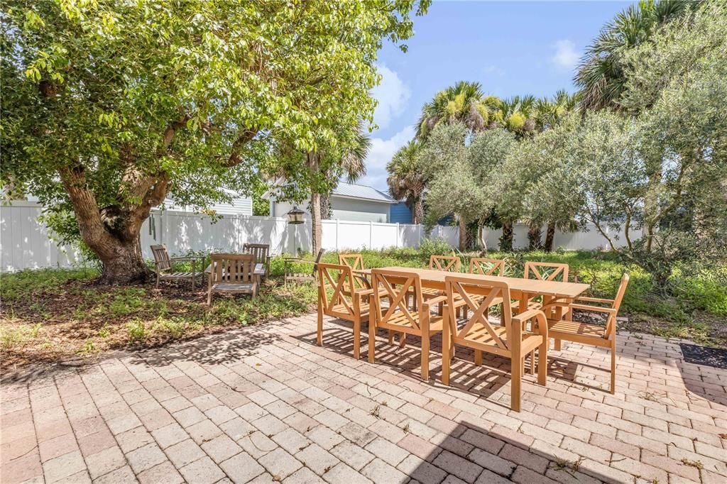 For Sale: $669,000 (3 beds, 2 baths, 1222 Square Feet)